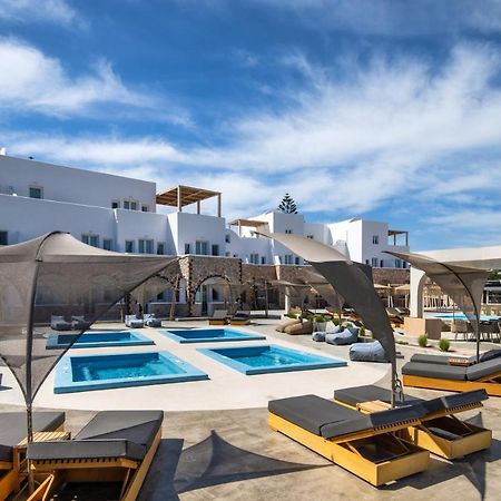 Aelia Luxury Suites Karterados  Exterior photo The hotel's pool