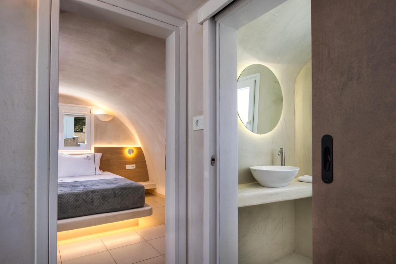 Aelia Luxury Suites Karterados  Exterior photo A bathroom in a hotel