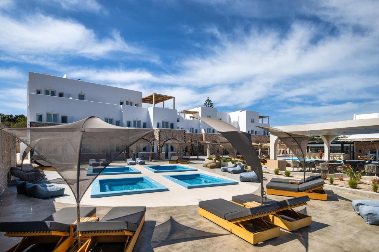 Aelia Luxury Suites Karterados  Exterior photo The hotel's pool