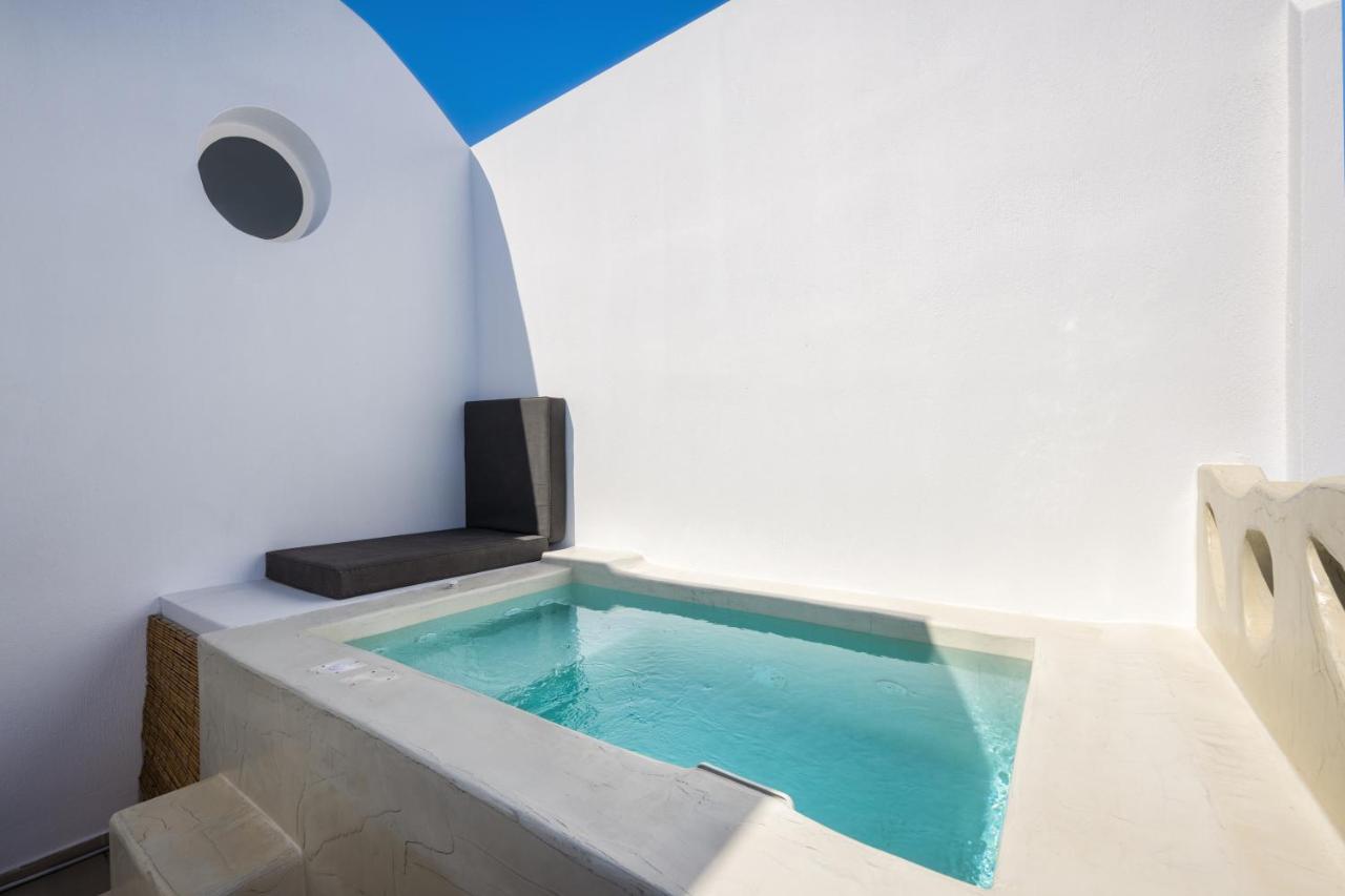 Aelia Luxury Suites Karterados  Exterior photo A private pool at a hotel in Santorini, Greece