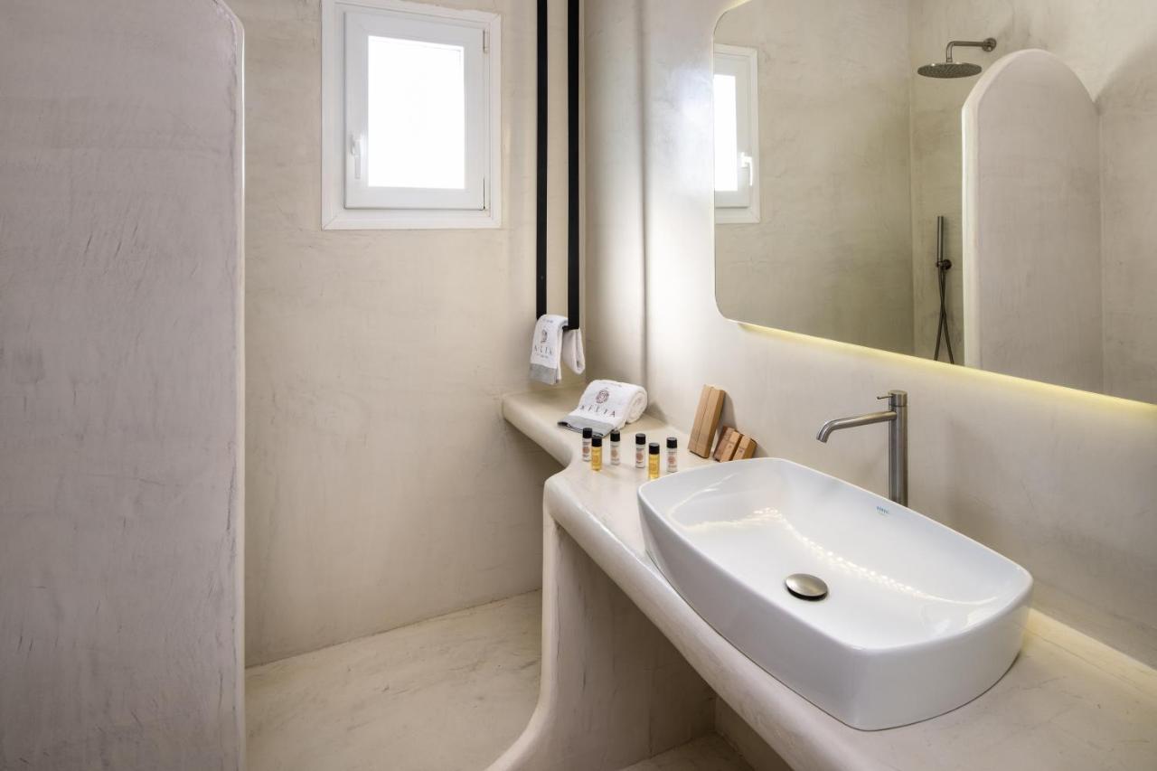 Aelia Luxury Suites Karterados  Exterior photo Bathroom