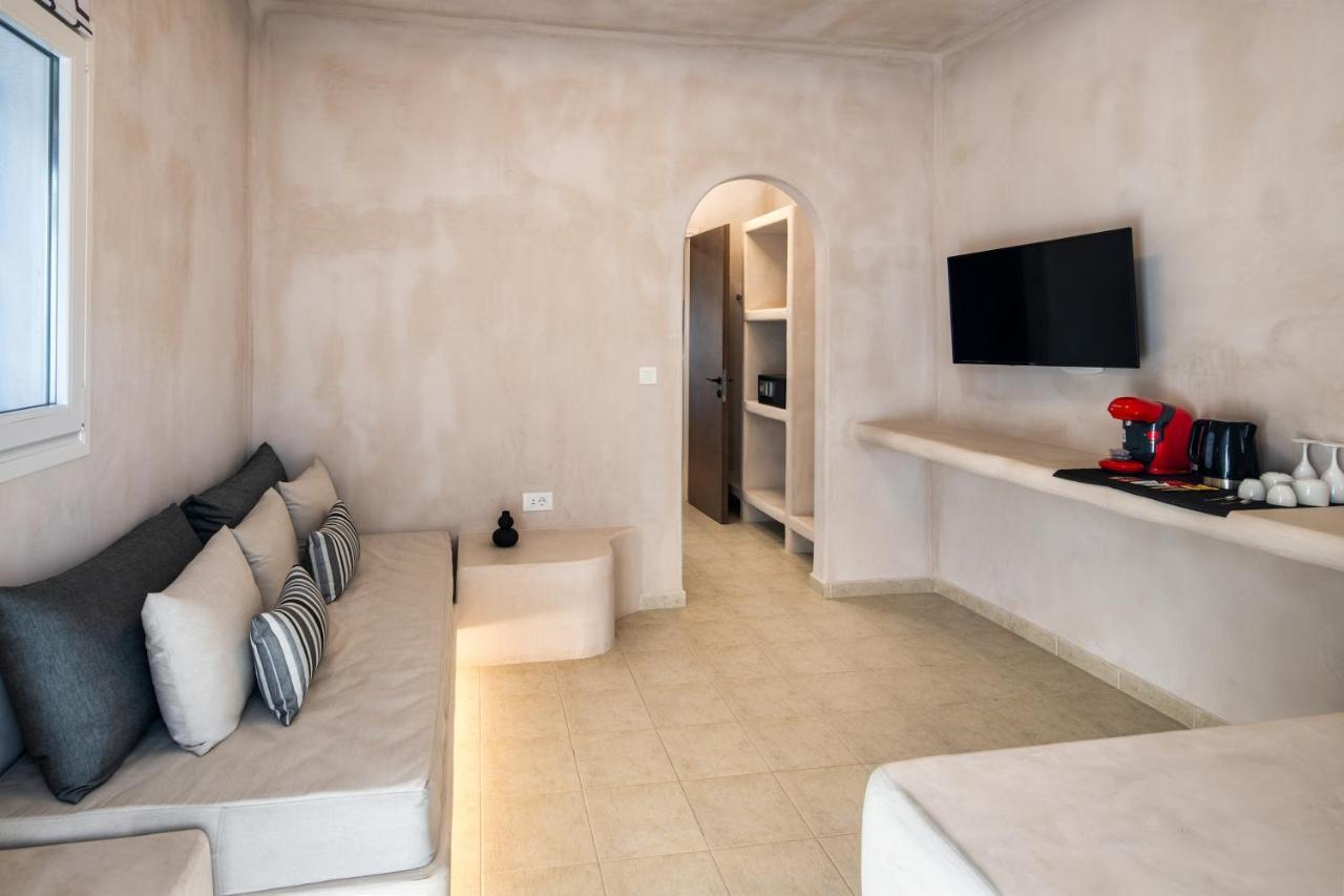 Aelia Luxury Suites Karterados  Exterior photo A room at the hotel