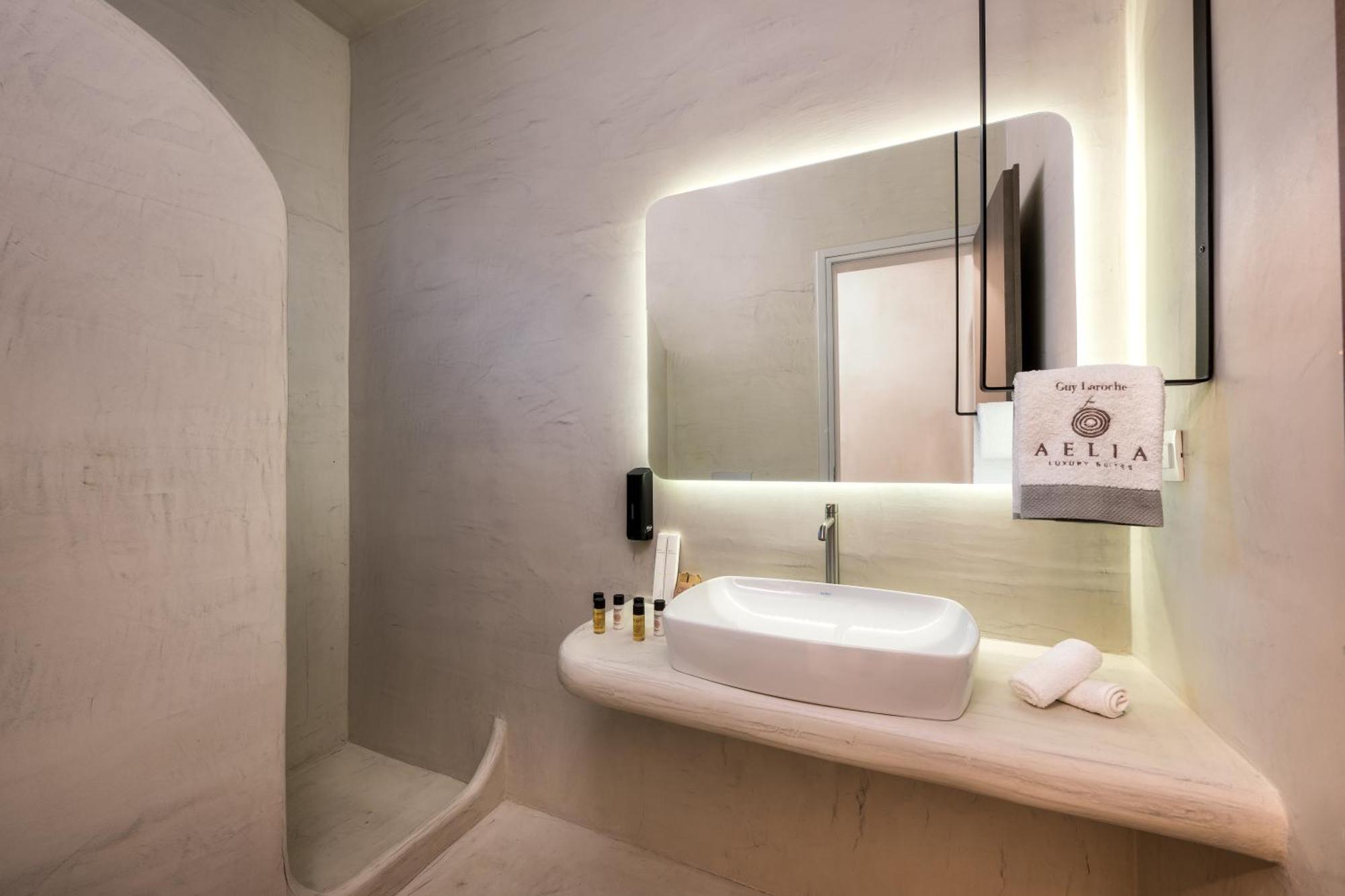 Aelia Luxury Suites Karterados  Exterior photo Bathroom